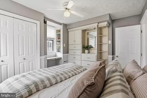 Bedroom - 135 S Cedar St, Lititz, PA 17543 photo 5 of 7