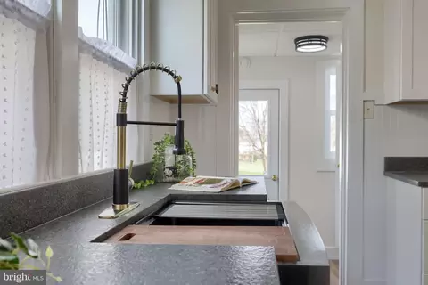 Kitchen - 631 S Broad St, Lititz, PA 17543 photo 3 of 4