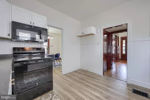 Entry Way - 631 S Broad St, Lititz, PA 17543 photo 7 of 13