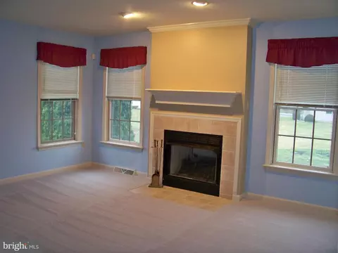 Living - 339 Portland Pl, Lititz, PA 17543 photo 2 of 3