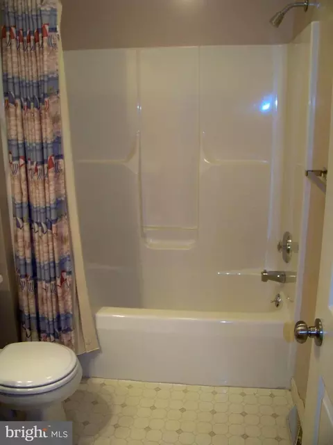 Bath - 339 Portland Pl, Lititz, PA 17543 photo 1 of 4