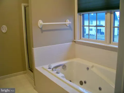 Bath - 339 Portland Pl, Lititz, PA 17543 photo 3 of 4