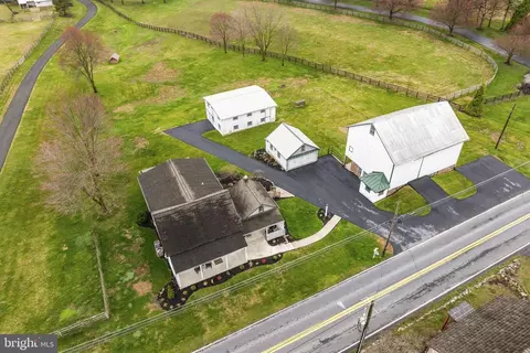 1435 Newport Rd, Manheim, PA 17545