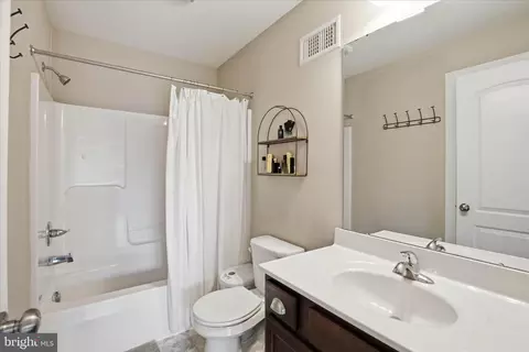 Entry Way - 339 Bowyer Ln, Lititz, PA 17543 photo 9 of 12