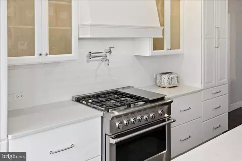 Kitchen - 339 Bowyer Ln, Lititz, PA 17543 photo 8 of 8