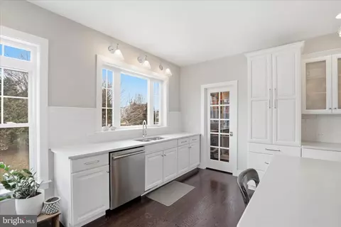 Kitchen - 339 Bowyer Ln, Lititz, PA 17543 photo 6 of 8