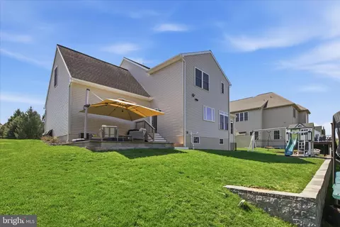 Exterior - 339 Bowyer Ln, Lititz, PA 17543 photo 3 of 4