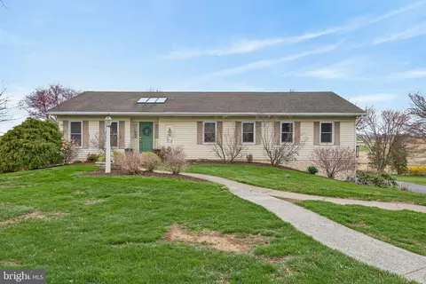 Exterior - 579 Hi View Dr, Lititz, PA 17543 photo 1 of 12