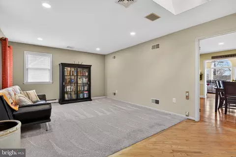 Living - 579 Hi View Dr, Lititz, PA 17543 photo 2 of 2