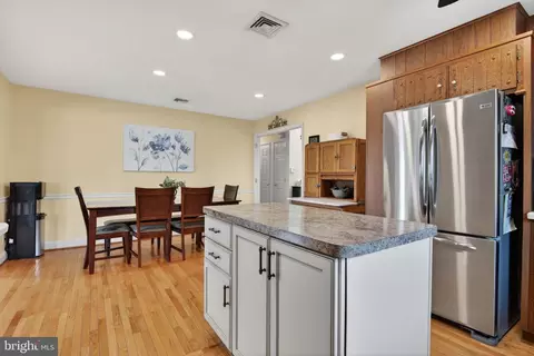 Kitchen - 579 Hi View Dr, Lititz, PA 17543 photo 5 of 6