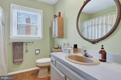Bath - 579 Hi View Dr, Lititz, PA 17543 photo 2 of 2