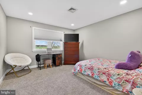 Bedroom - 579 Hi View Dr, Lititz, PA 17543 photo 1 of 10