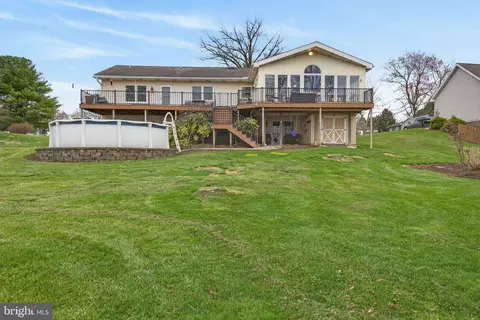 Exterior - 579 Hi View Dr, Lititz, PA 17543 photo 10 of 12
