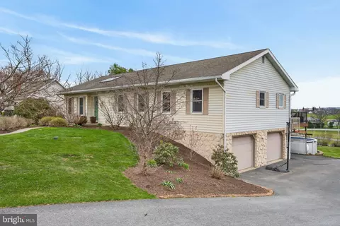 Exterior - 579 Hi View Dr, Lititz, PA 17543 photo 11 of 12