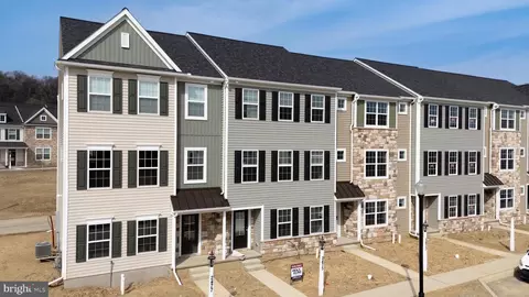2449 Spring Water Cir, Lancaster, PA 17601