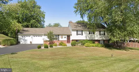 2117 Bainbridge Rd, Elizabethtown, PA 17022