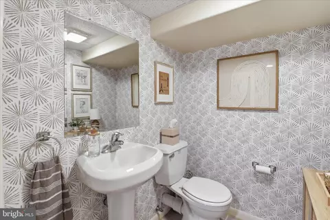 Bath - 213 Skylark Rd, Lititz, PA 17543 photo 3 of 3