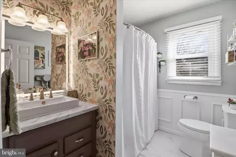 Bath - 213 Skylark Rd, Lititz, PA 17543 photo 1 of 3