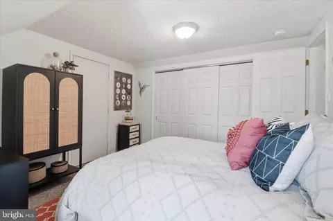 Bedroom - 213 Skylark Rd, Lititz, PA 17543 photo 6 of 10