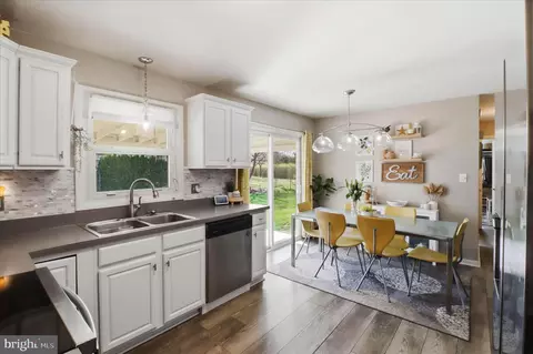 Kitchen - 213 Skylark Rd, Lititz, PA 17543 photo 4 of 4