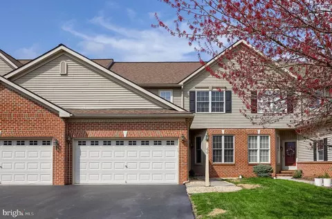 66 Weaver Ave, Ephrata, PA 17522