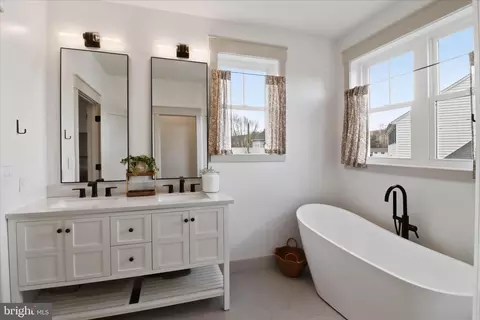 Bath - 101 Ackley Cir, Lititz, PA 17543 photo 2 of 6