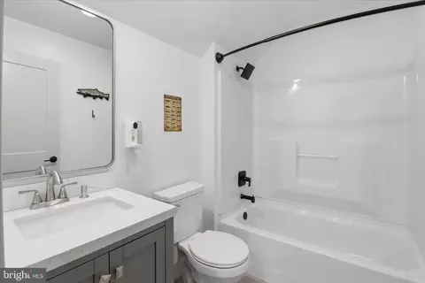 Bath - 101 Ackley Cir, Lititz, PA 17543 photo 4 of 6