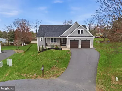 101 Ackley Cir, Lititz, PA 17543