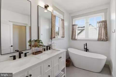 Bath - 101 Ackley Cir, Lititz, PA 17543 photo 1 of 6