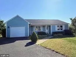220 Sycamore Ln, New Holland, PA 17557