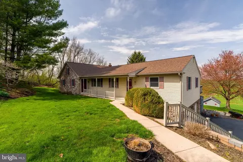 499 Windy Tor Rd, Bird In Hand, PA 17505