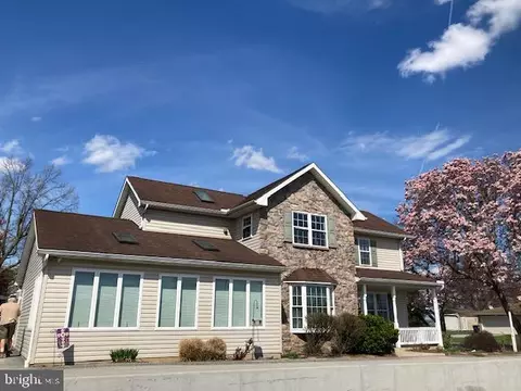 8 N 10 N Kinzer Rd, Kinzers, PA 17535