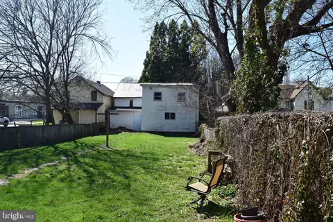 Exterior - 108 S Spruce St, Lititz, PA 17543 photo 2 of 3