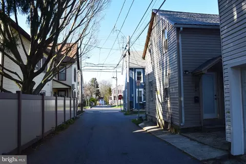 Entry Way - 108 S Spruce St, Lititz, PA 17543 photo 4 of 4