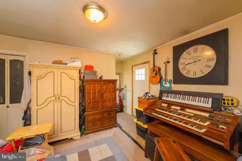 Entry Way - 2045 Main St, Lititz, PA 17543 photo 3 of 4