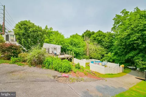 Exterior - 2045 Main St, Lititz, PA 17543 photo 3 of 4