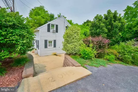 Exterior - 2045 Main St, Lititz, PA 17543 photo 2 of 4