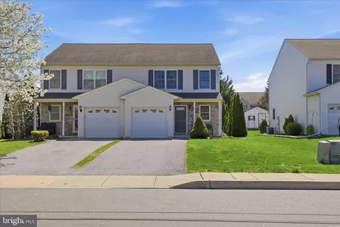 118 E Broad St, New Holland, PA 17557
