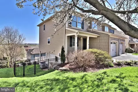 136 Eagle Dr, Ephrata, PA 17522