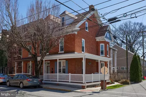 14 W Orange St, Lititz, PA 17543