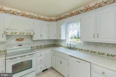 Kitchen - 120 W Third Ave, Lititz, PA 17543 photo 3 of 8