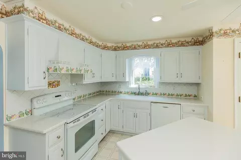 Kitchen - 120 W Third Ave, Lititz, PA 17543 photo 2 of 8