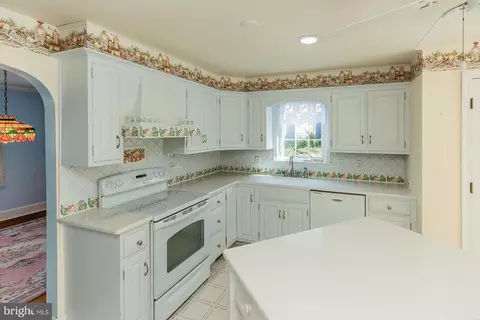 Kitchen - 120 W Third Ave, Lititz, PA 17543 photo 4 of 8