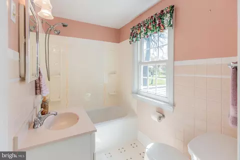 Bath - 120 W Third Ave, Lititz, PA 17543 photo 3 of 5