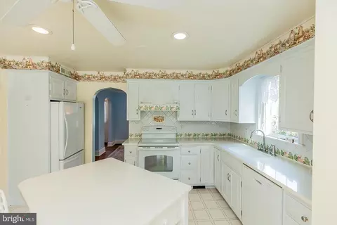 Kitchen - 120 W Third Ave, Lititz, PA 17543 photo 5 of 8