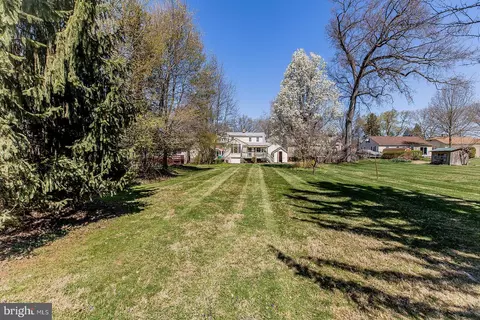 Exterior - 120 W Third Ave, Lititz, PA 17543 photo 12 of 15