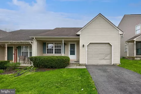 205 Elmshire Dr, Lancaster, PA 17603