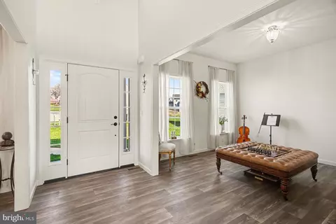 Entry Way - 22 Walton Hill Cir, Lititz, PA 17543 photo 1 of 6