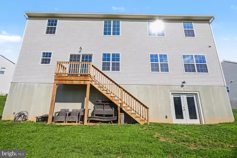 Exterior - 22 Walton Hill Cir, Lititz, PA 17543 photo 6 of 7