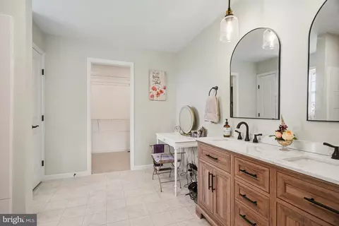 Bath - 22 Walton Hill Cir, Lititz, PA 17543 photo 3 of 3